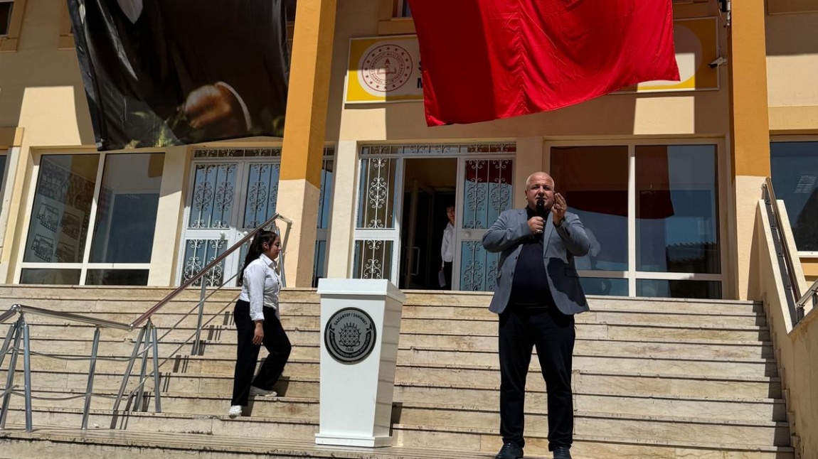 ŞEHİT KARAYILAN TURİZM MESLEKİ VE TEKNİK ANADOLU LİSESİ’NDE 19 MAYIS KUTLAMASI